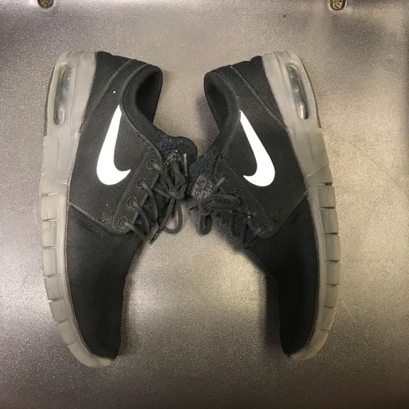 Nikes - Picture 3 of 4